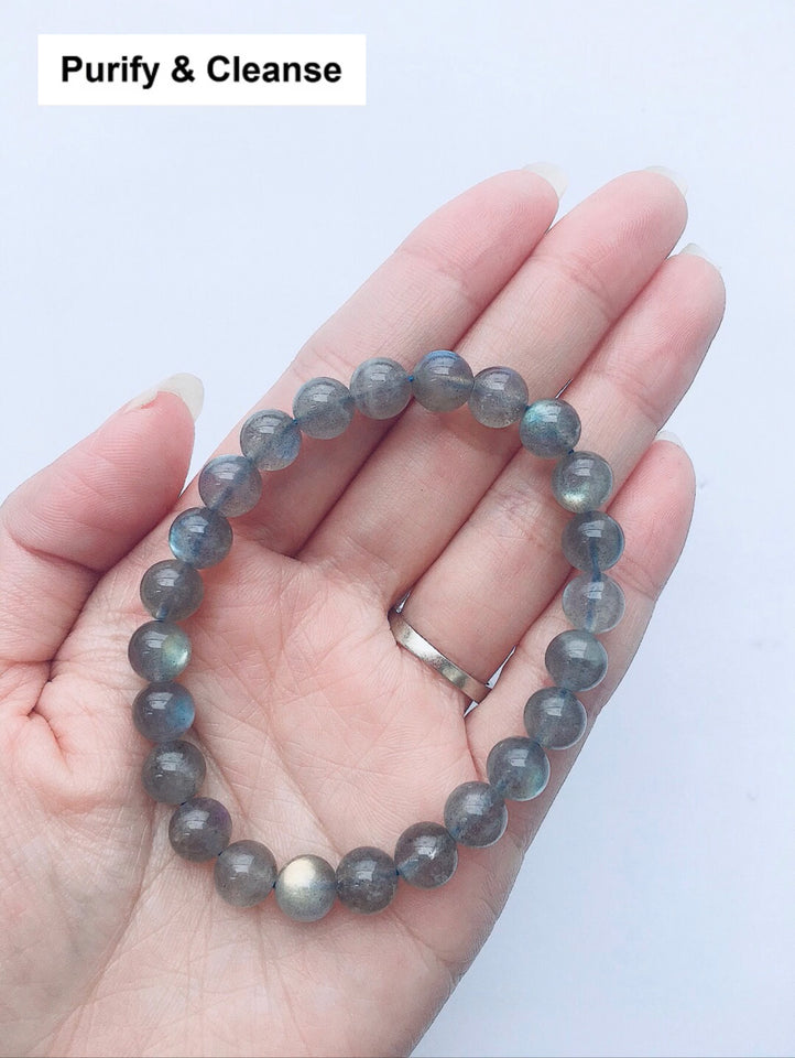 Vòng đeo tay labradorite được chọn bằng trực giác 