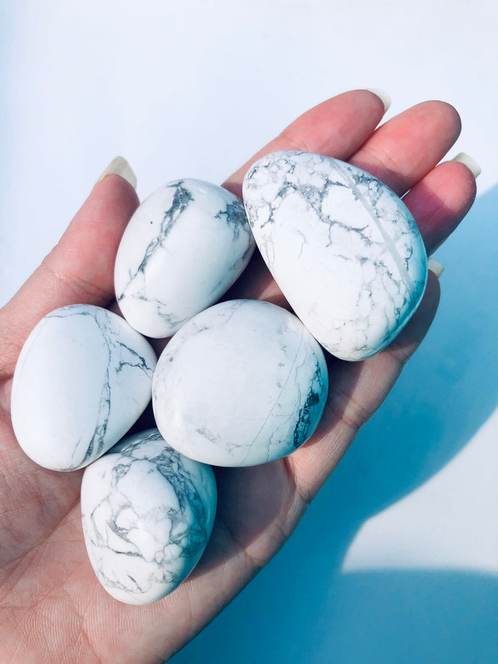 Howlite tumble-được chọn một cách trực quan 